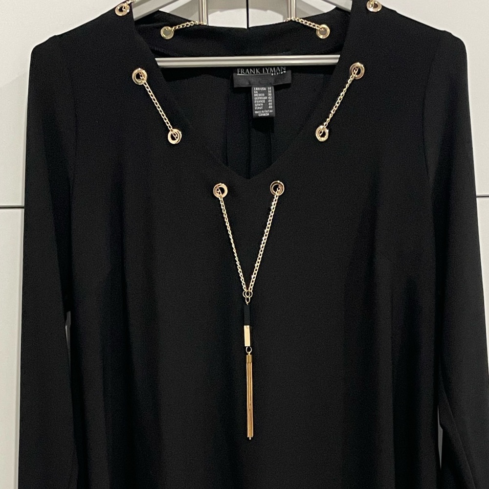 🇨🇦 Frank Lyman Elegant Black Women's Top With Gold Tone Chain Accents 💖 Size 14 - Picture 2 of 13